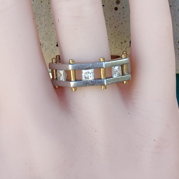 Unique SS Ring - Picture 2 of 4